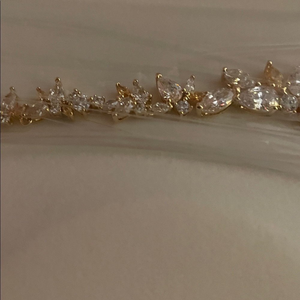 NWT ATELIER SWAROVSKI BOTANICAL NECKLACE WHITE, GOLD TONE PLATED - Picture 2 of 2